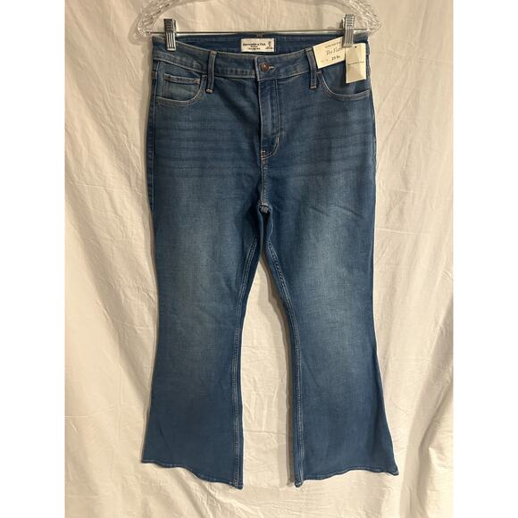 The Flare Jeans - Picture 2 of 6